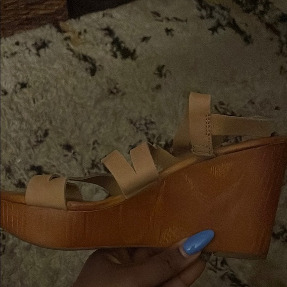LUCKY BRAND Larinaa TAN LEATHER Woodgrain Platform Wedge STRAPPY SANDALS sz8.5M - Picture 3 of 4